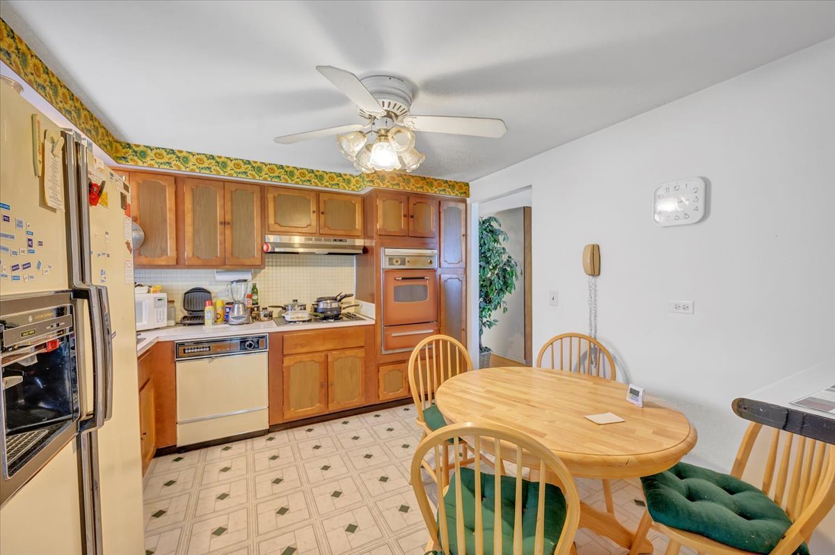 1338 Radcliffe Lane, Schaumburg, IL 60193