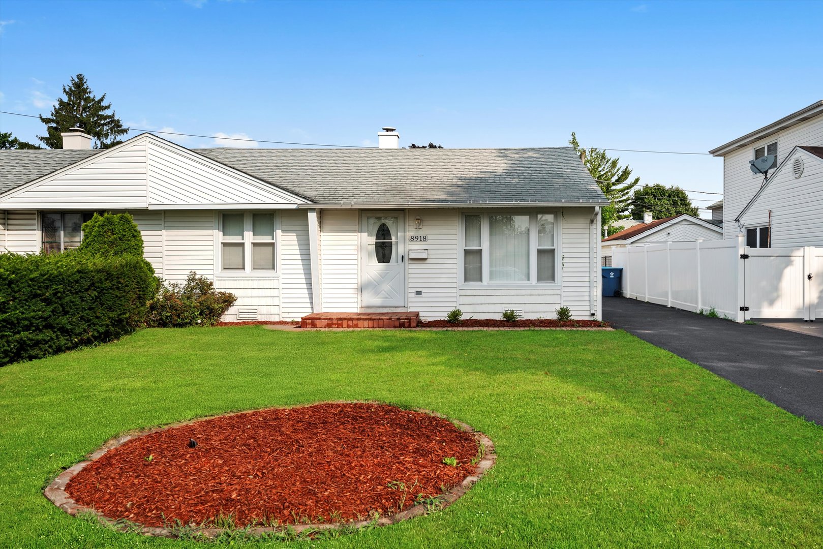 8918 S Ryan Road, Hometown, IL 60456
