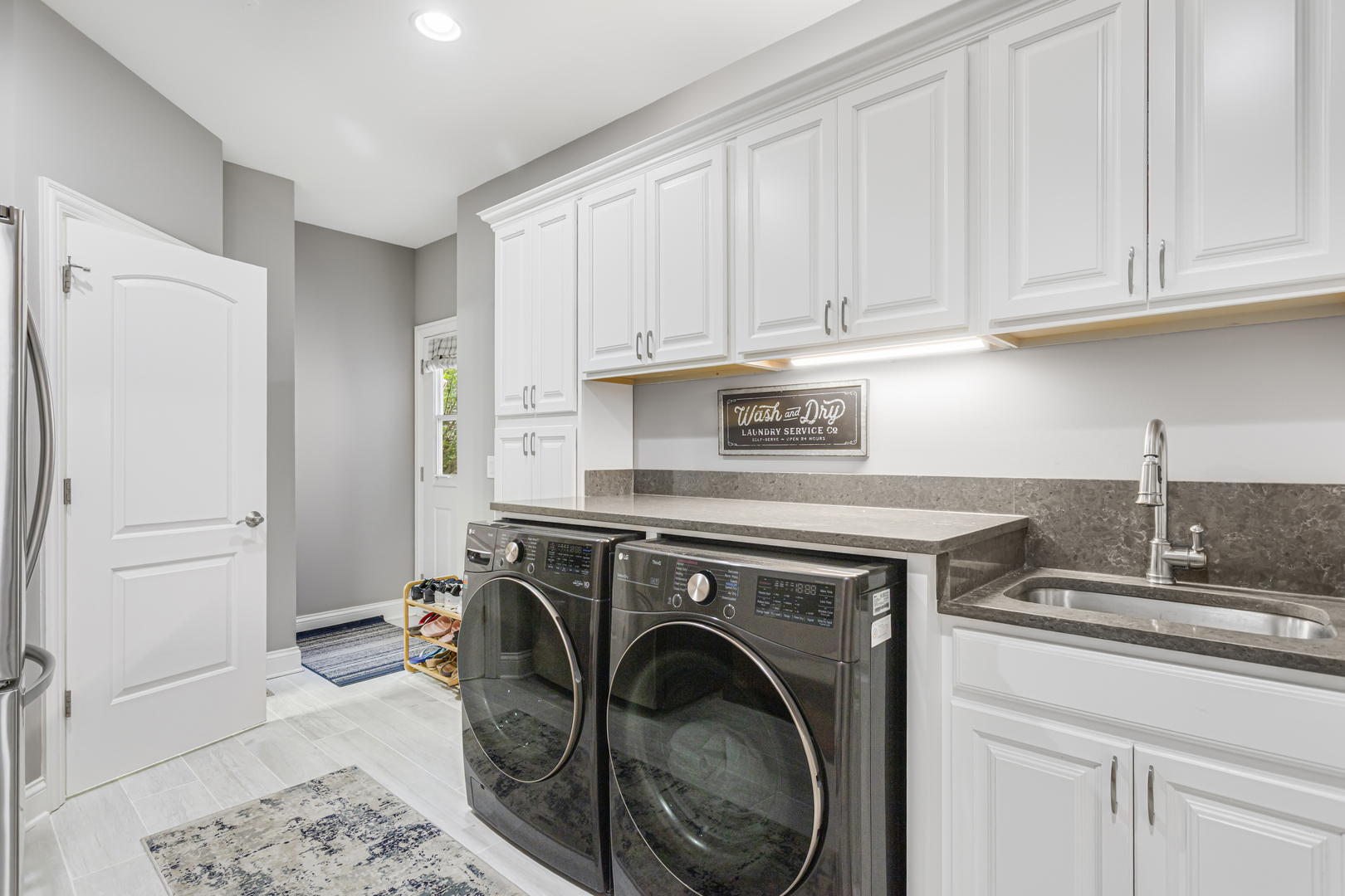 627 NANAK Court, Naperville, IL 60565