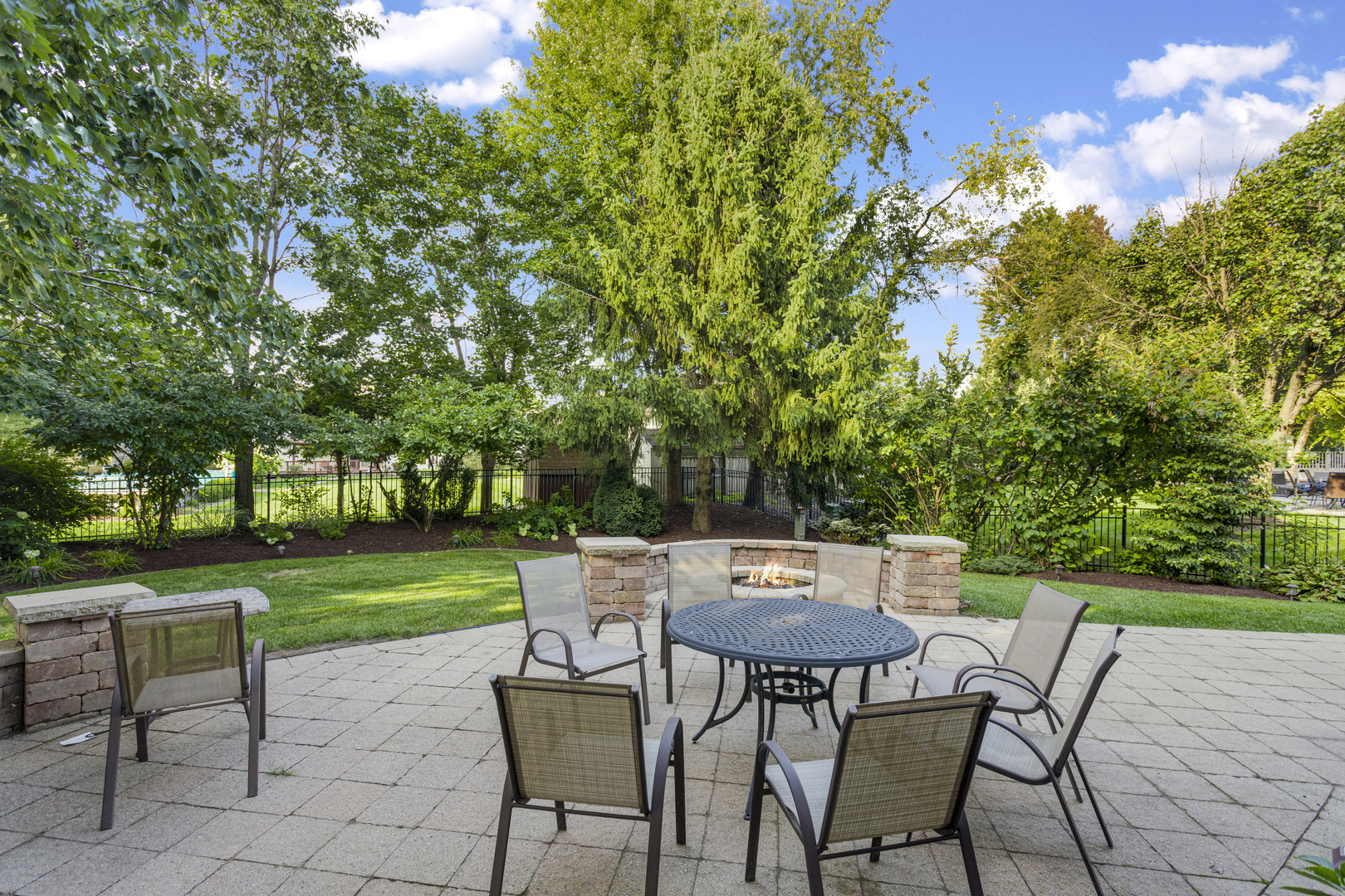 627 NANAK Court, Naperville, IL 60565