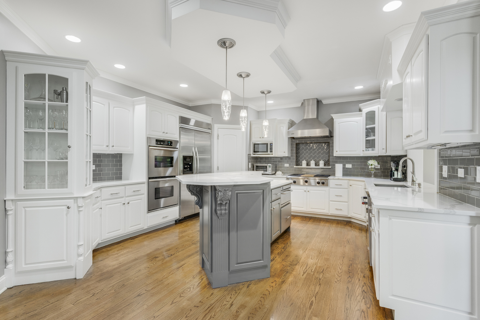 627 NANAK Court, Naperville, IL 60565