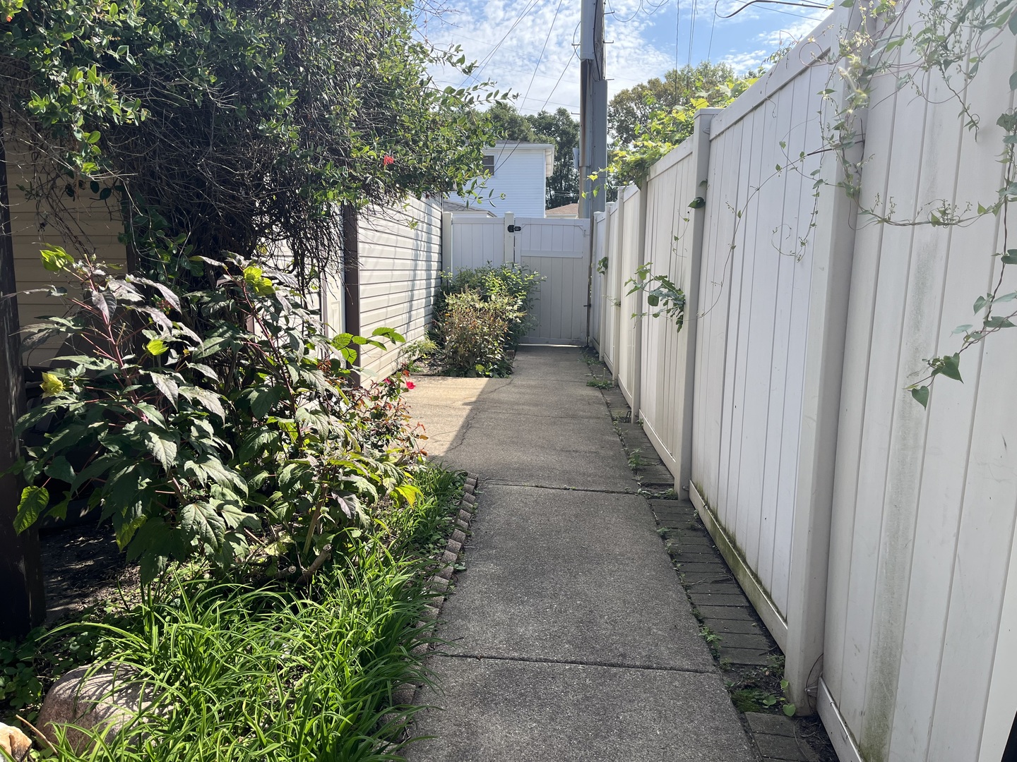 12901 S Carondolet Avenue, Chicago, IL 60633