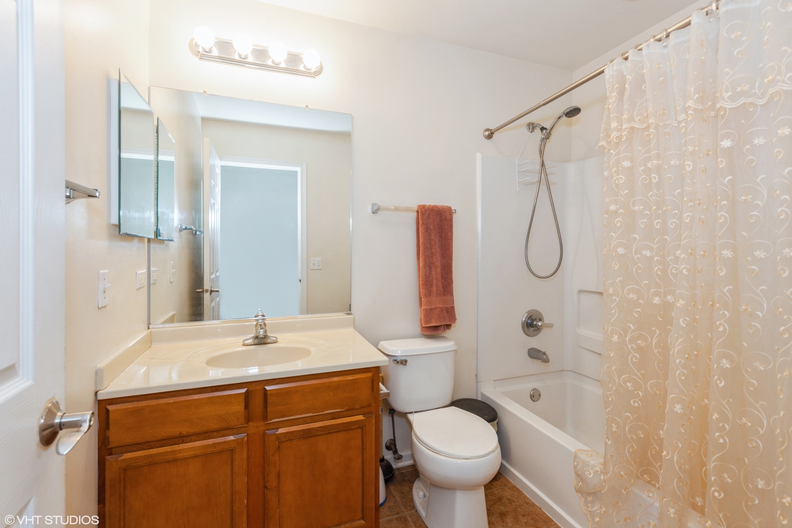 152 Orchards Pass Avenue, Bartlett, IL 60103
