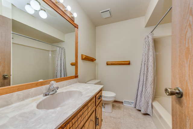 829 Horseshoe Drive, Joliet, IL 60435
