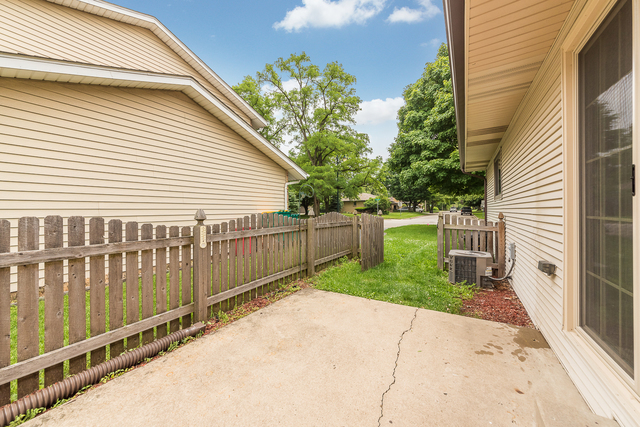 829 Horseshoe Drive, Joliet, IL 60435