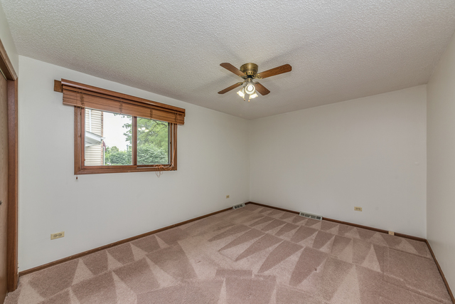829 Horseshoe Drive, Joliet, IL 60435