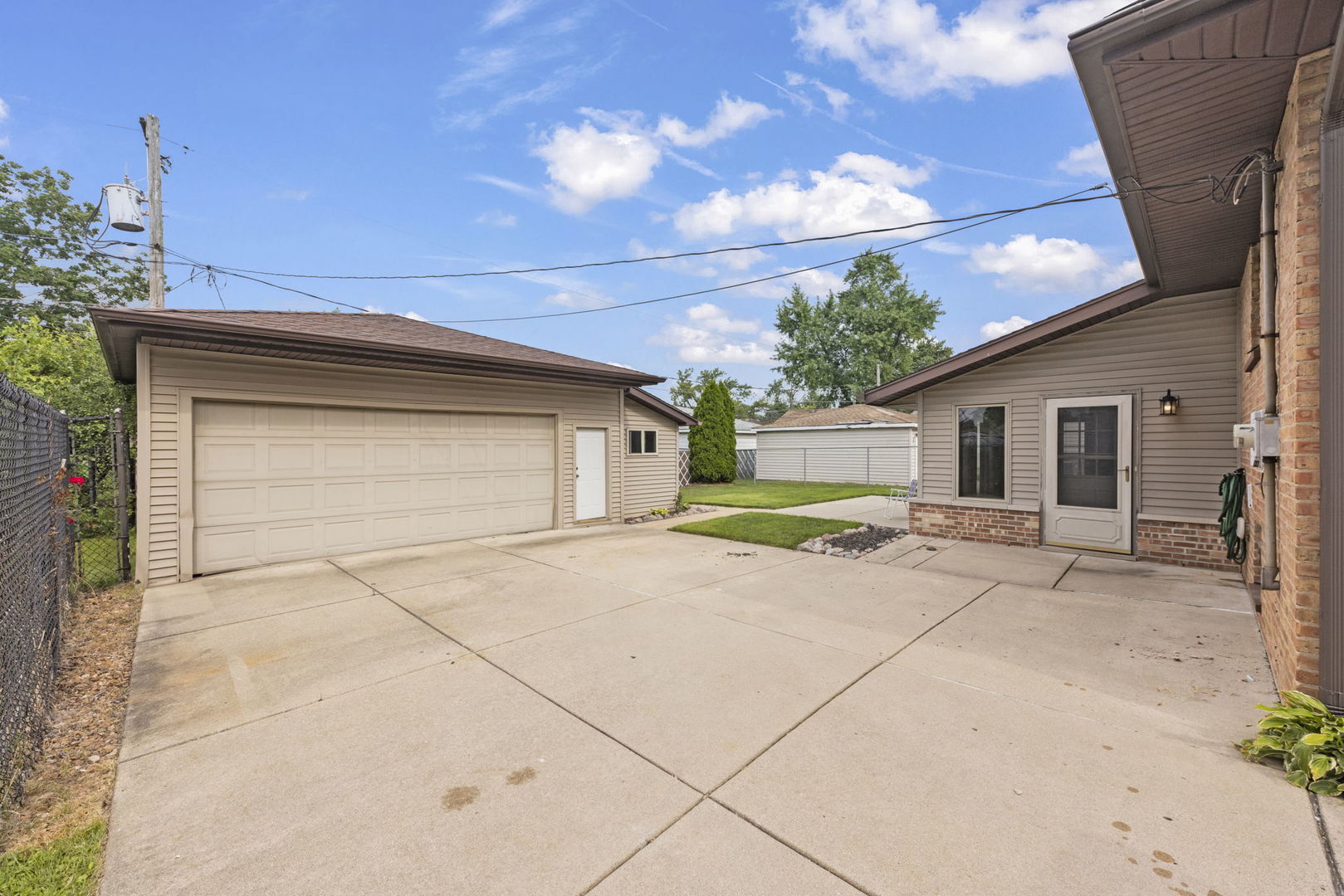 15112 Raday Drive, Midlothian, IL 60445