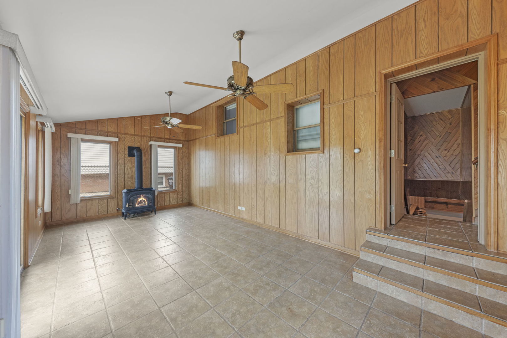 15112 Raday Drive, Midlothian, IL 60445