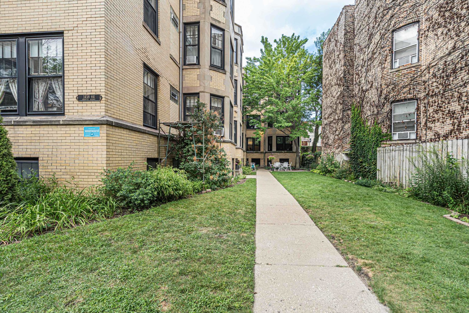 1458 W Berwyn Avenue #1, Chicago, IL 60640