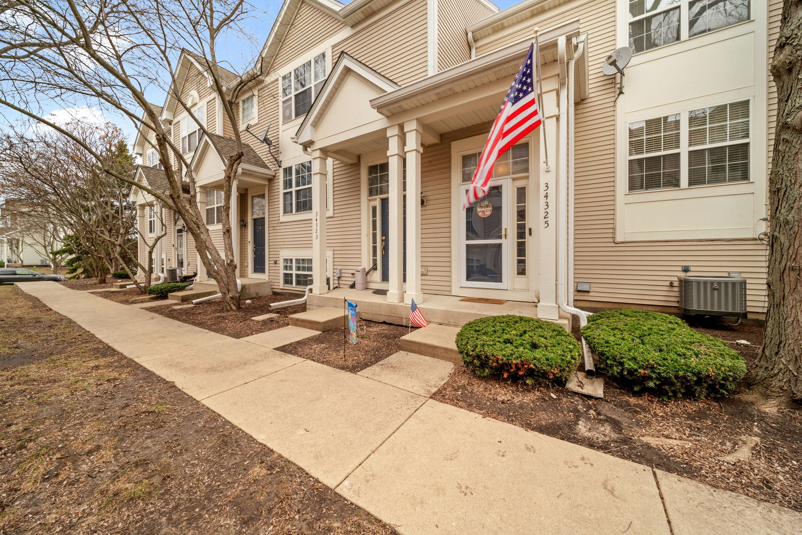 34325 N Barberry Road, Round Lake, IL 60073