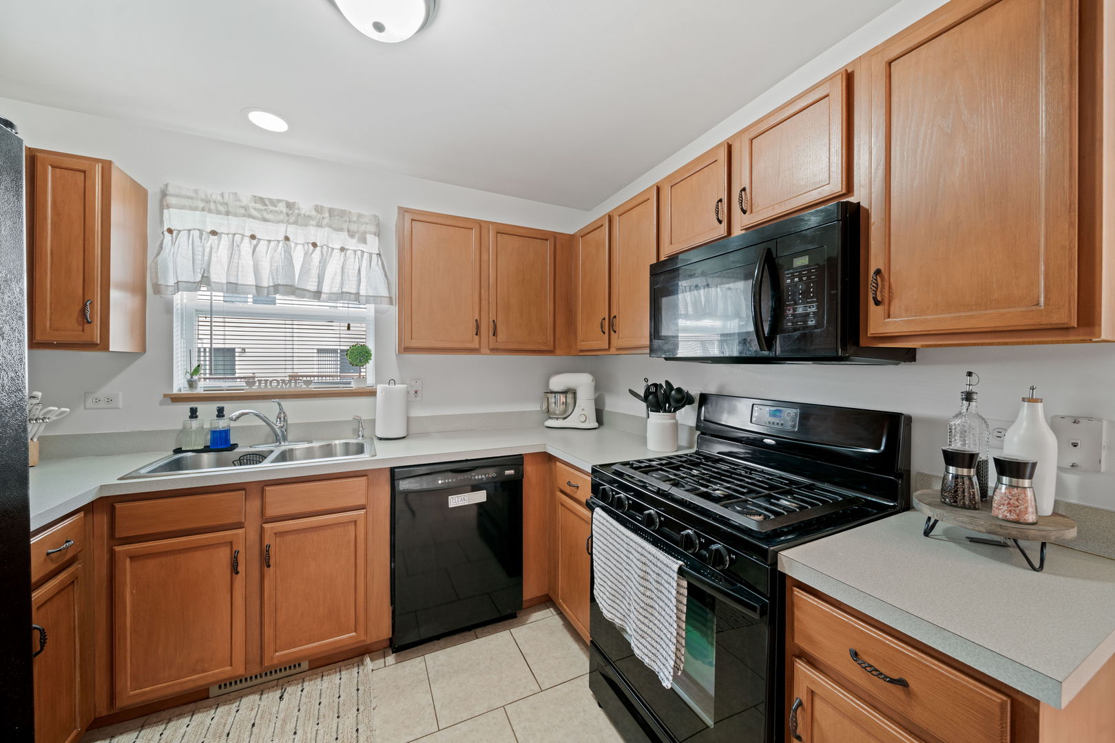 34325 N Barberry Road, Round Lake, IL 60073