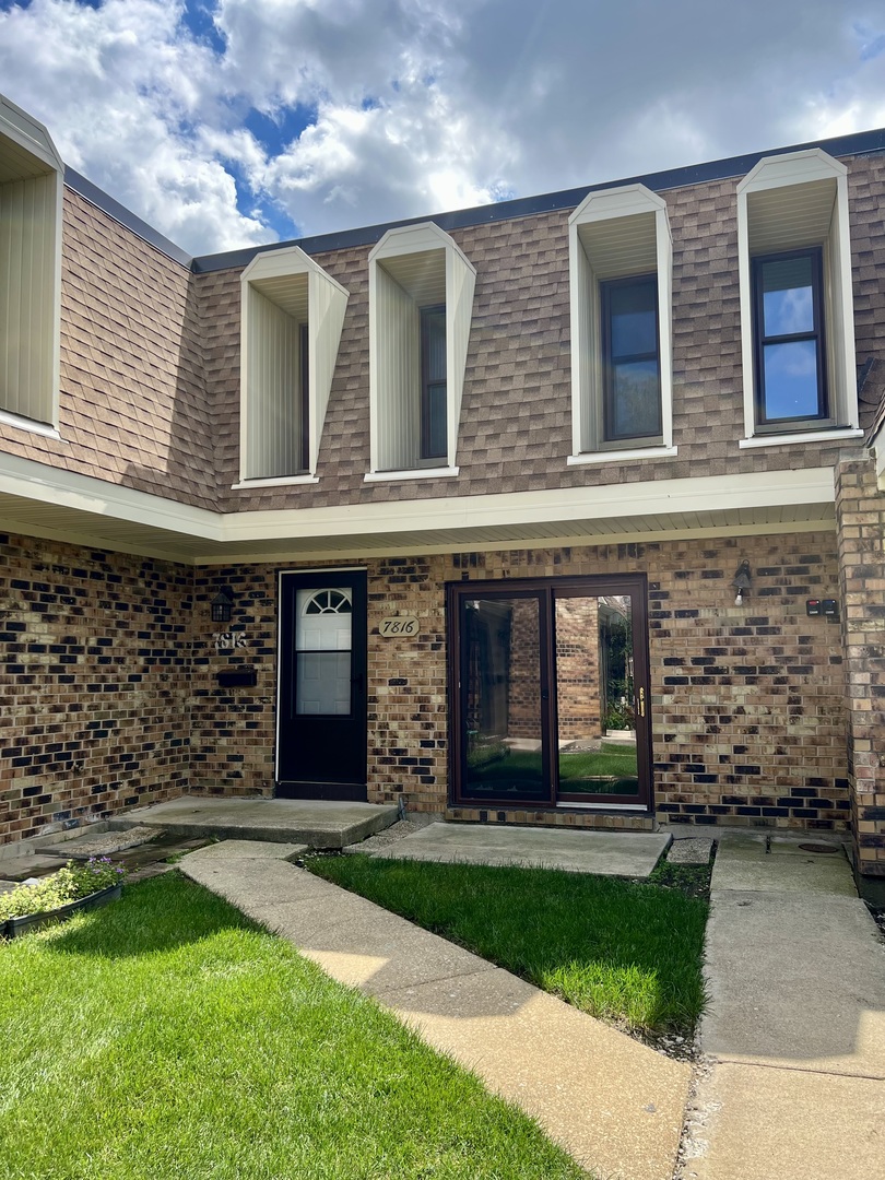 7816 WOODWARD Avenue #40-4G, Woodridge, IL 60517