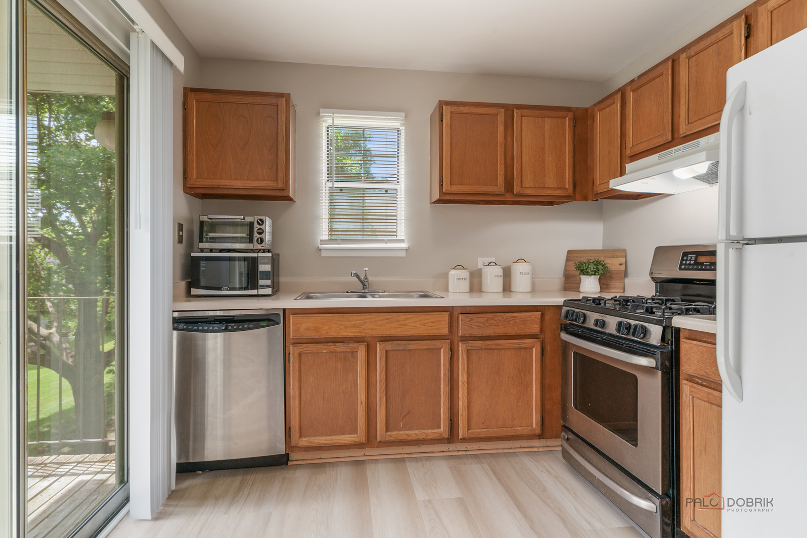 557 E Shag Bark Lane #H, Streamwood, IL 60107