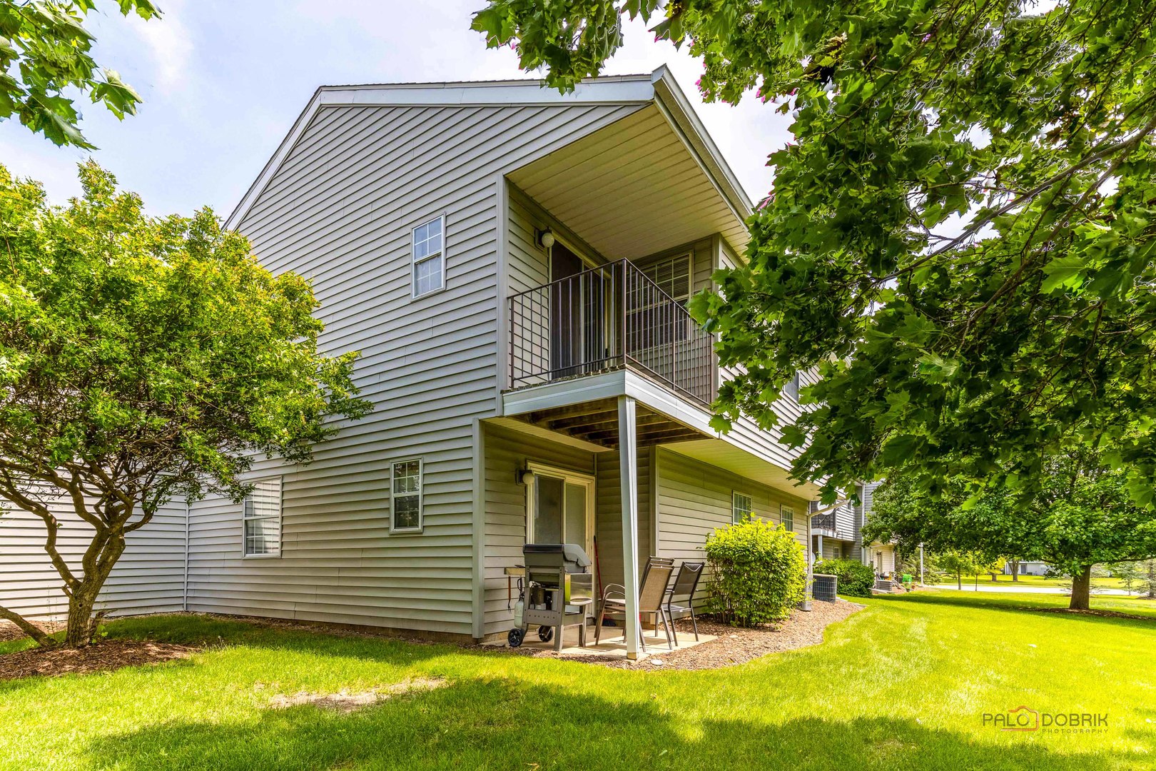 557 E Shag Bark Lane #H, Streamwood, IL 60107