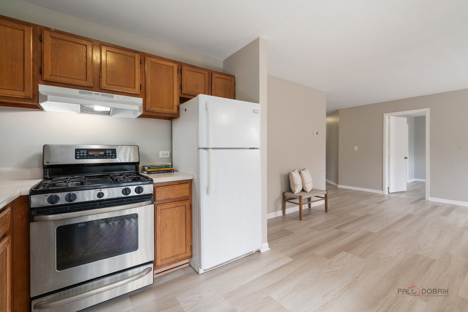 557 E Shag Bark Lane #H, Streamwood, IL 60107