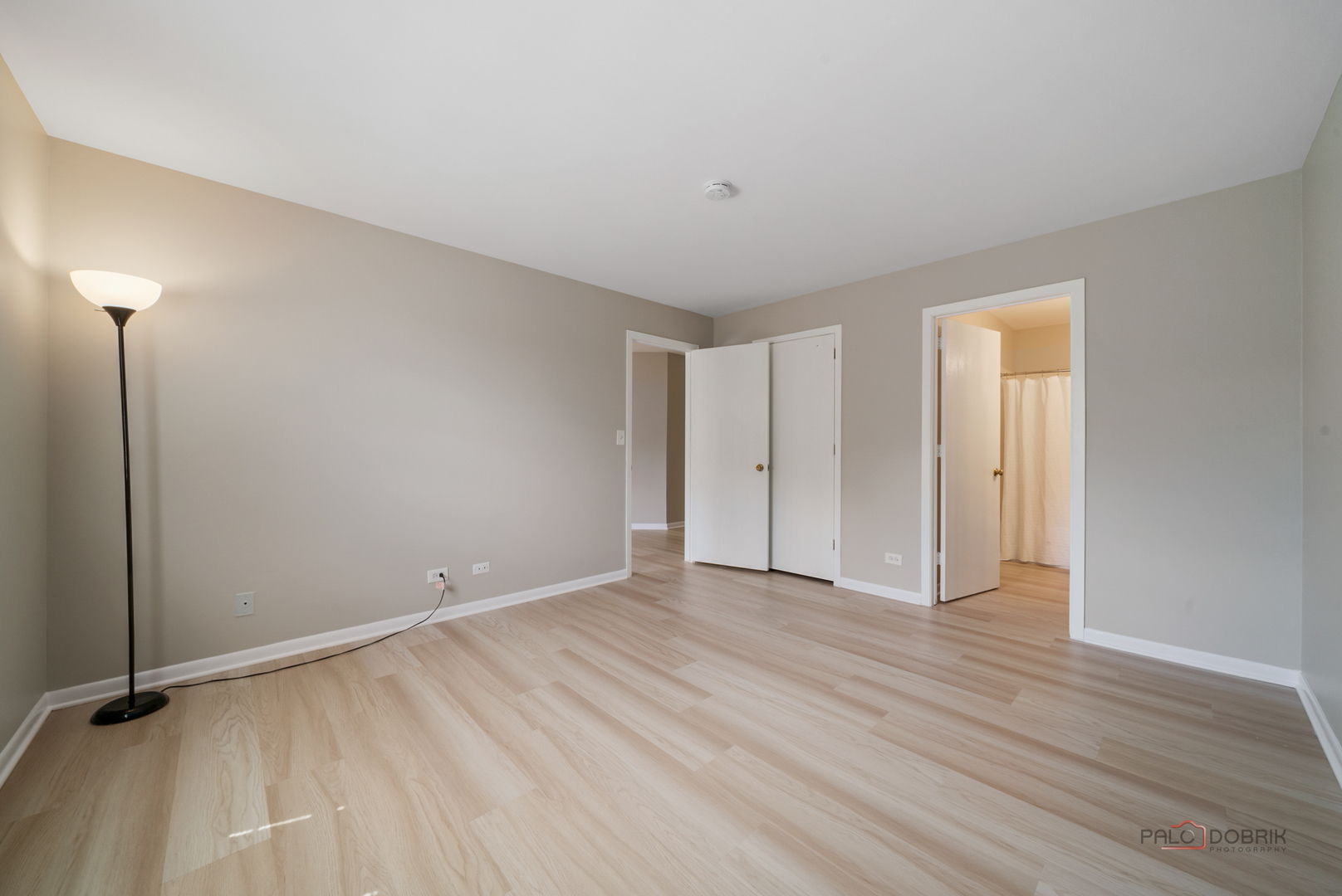 557 E Shag Bark Lane #H, Streamwood, IL 60107