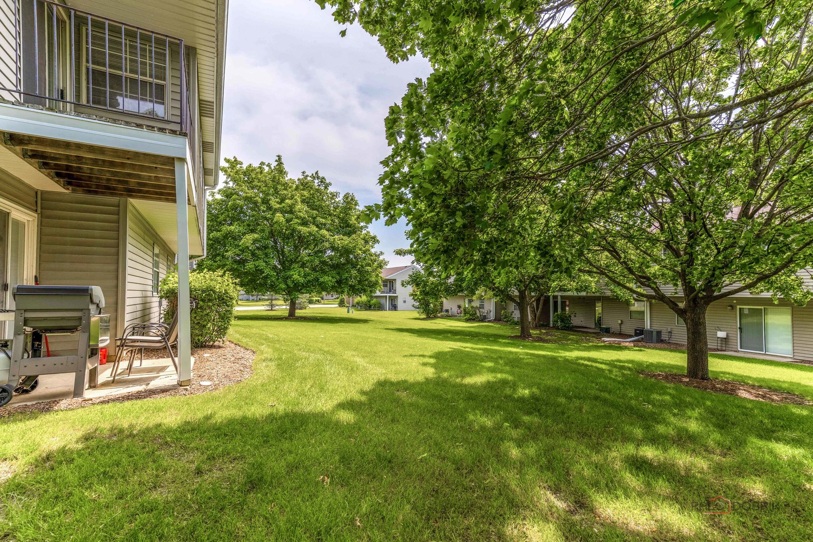 557 E Shag Bark Lane #H, Streamwood, IL 60107
