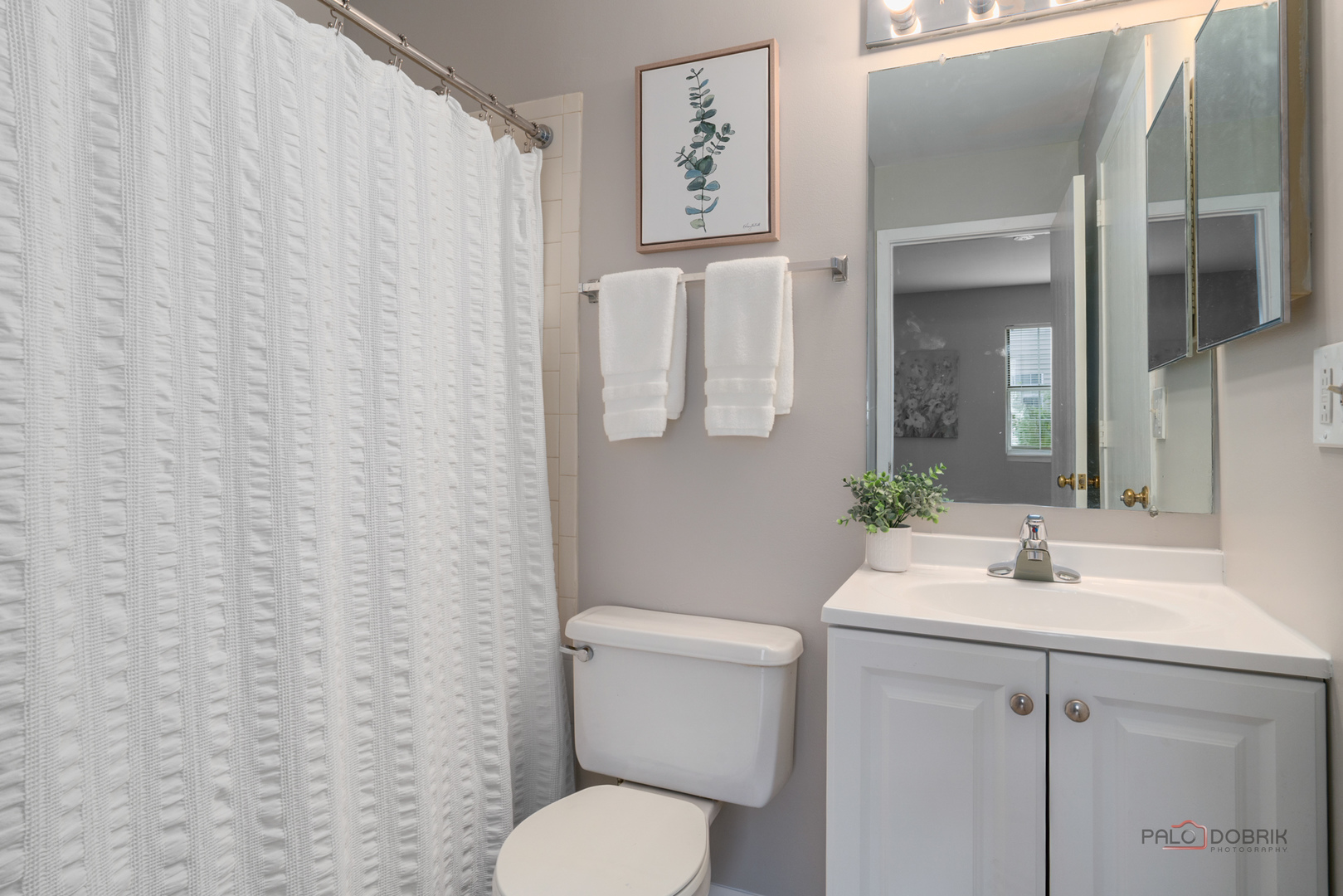 557 E Shag Bark Lane #H, Streamwood, IL 60107