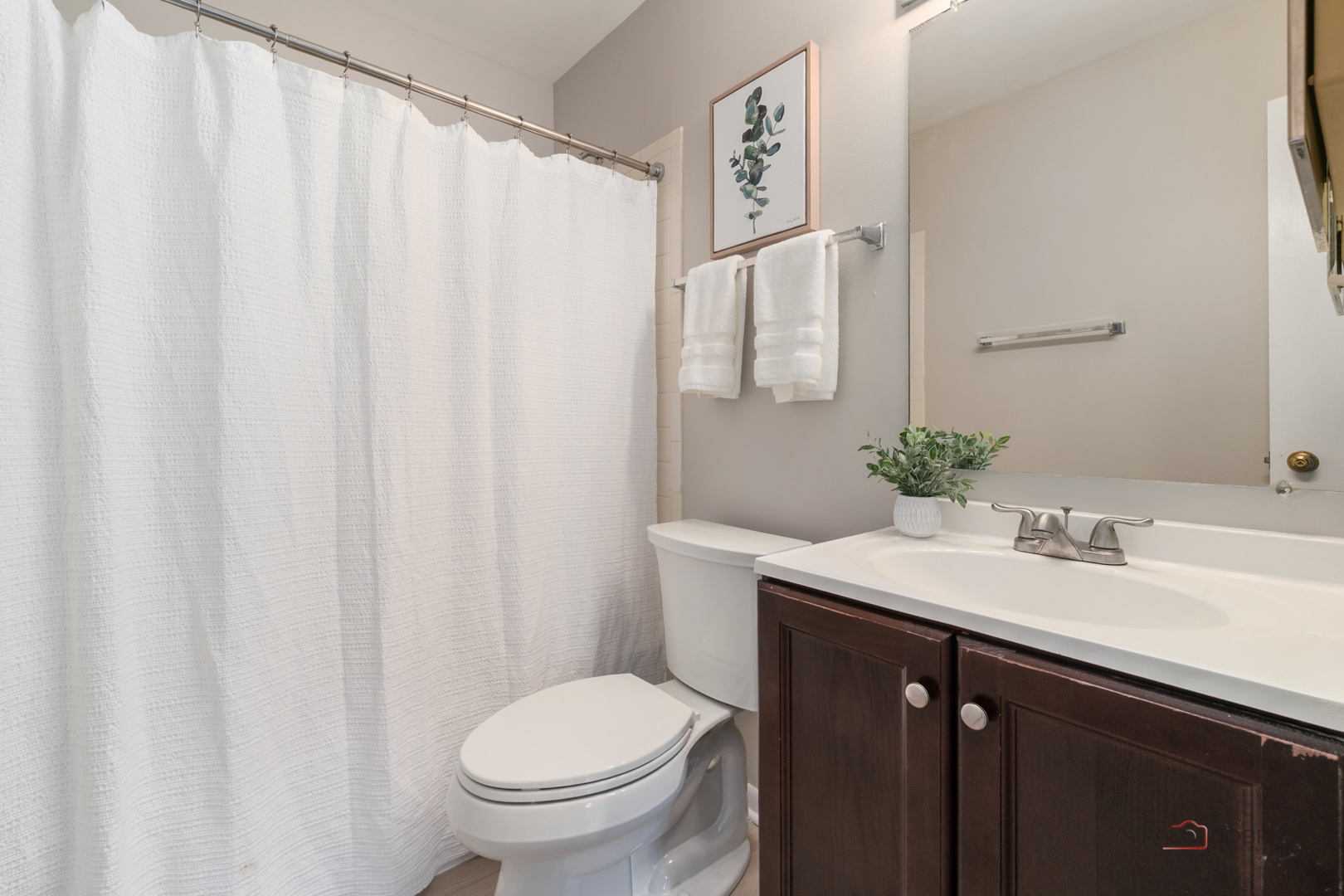 557 E Shag Bark Lane #H, Streamwood, IL 60107