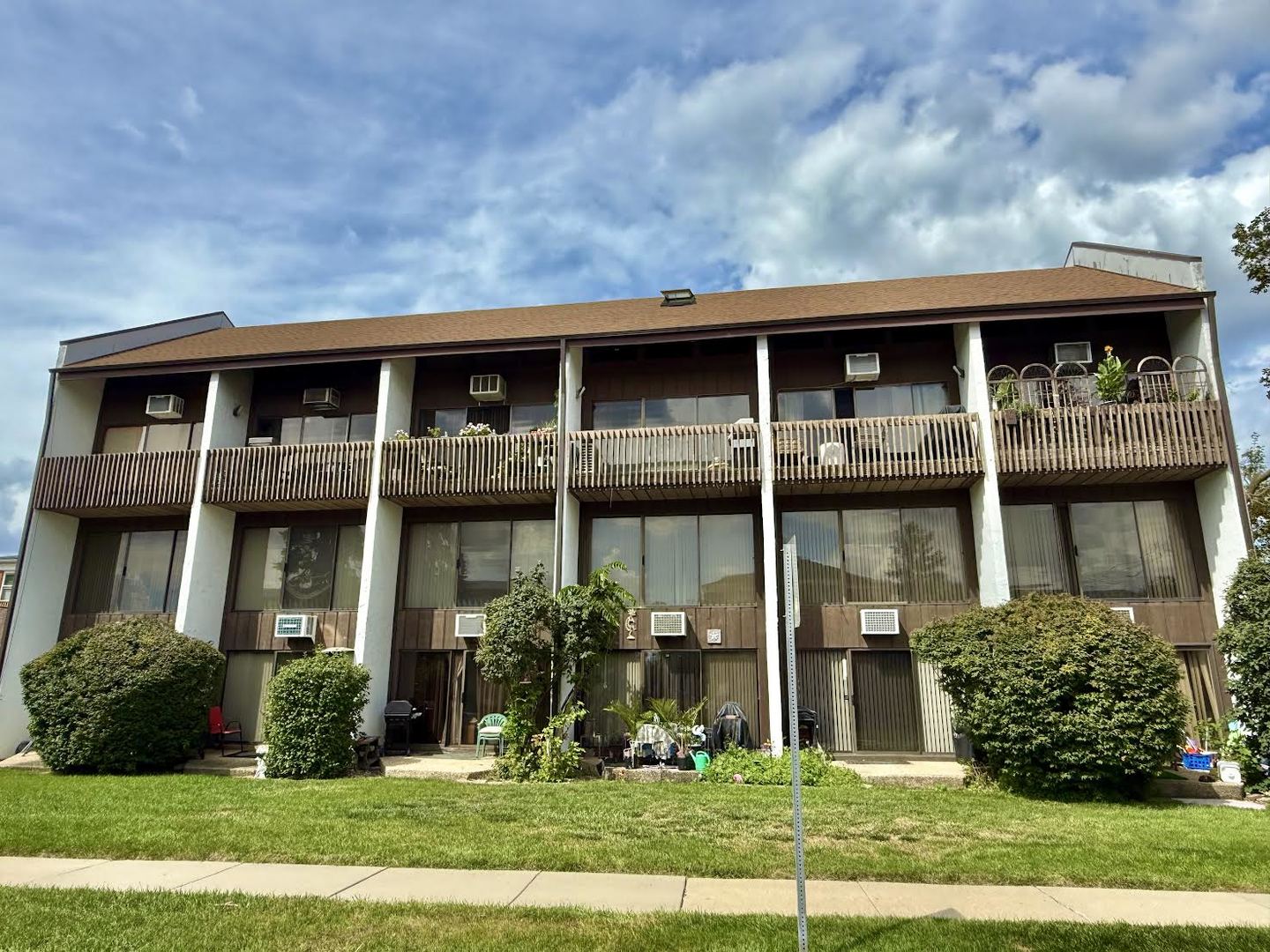 1296 E Washington Street #10, Des Plaines, IL 60016