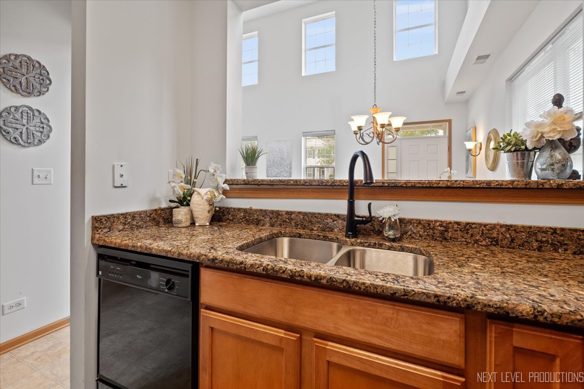 2563 Congress Avenue, Aurora, IL 60503