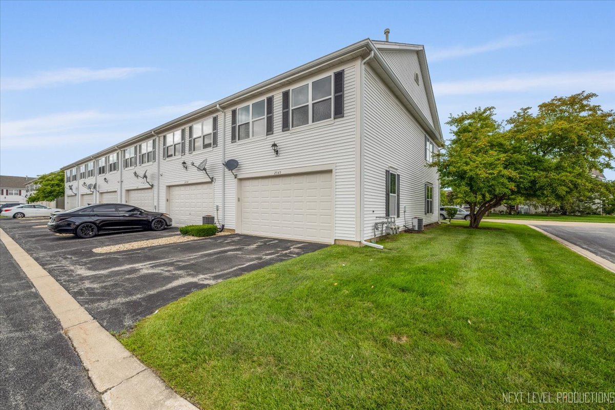2563 Congress Avenue, Aurora, IL 60503