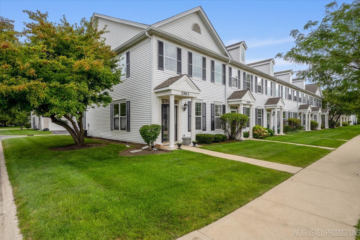 2563 Congress Avenue, Aurora, IL 60503