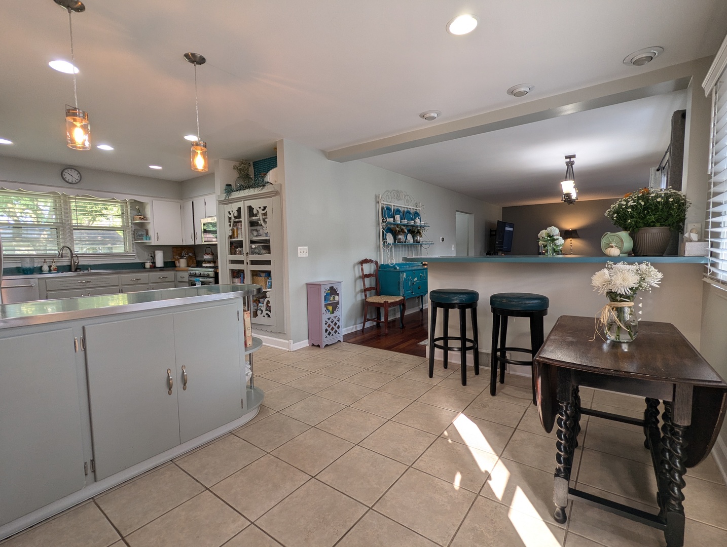 228 S Westlawn Avenue, Aurora, IL 60506
