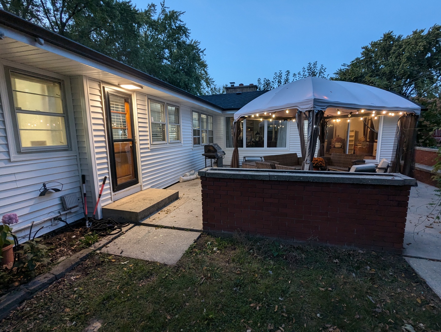 228 S Westlawn Avenue, Aurora, IL 60506