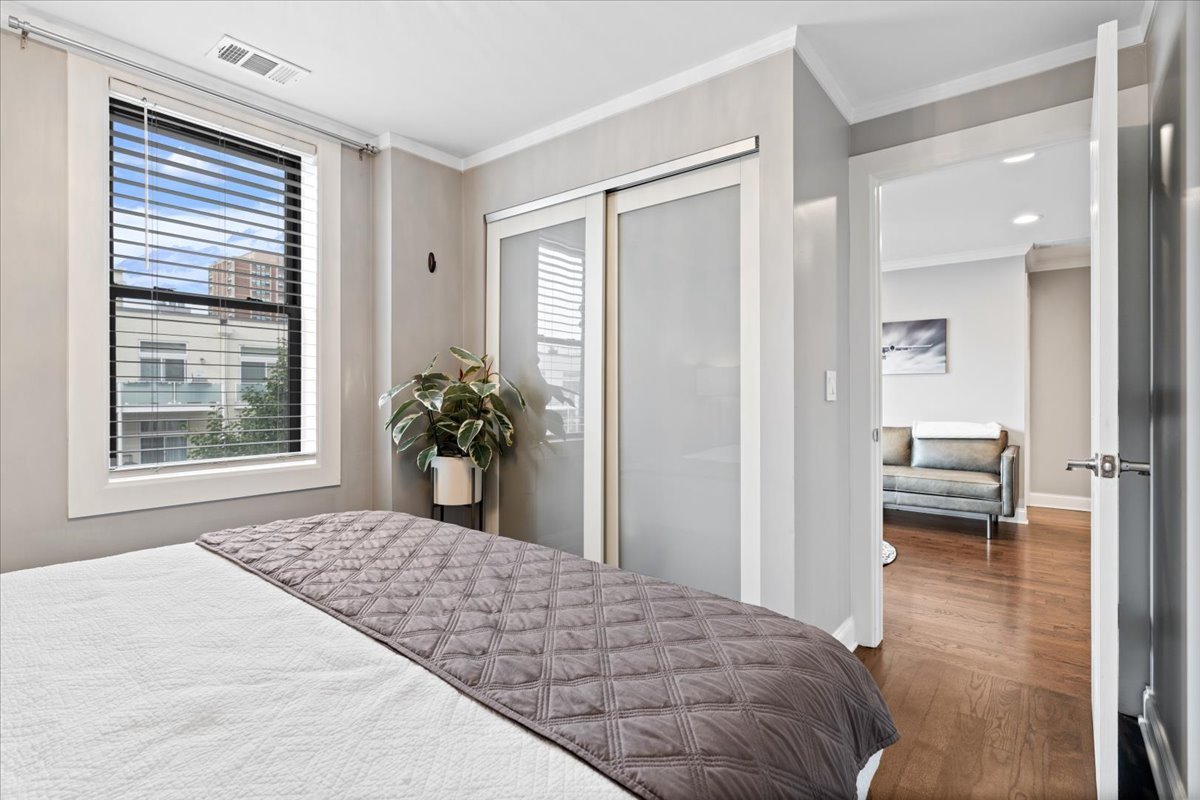 4144 N Sheridan Road #407, Chicago, IL 60613