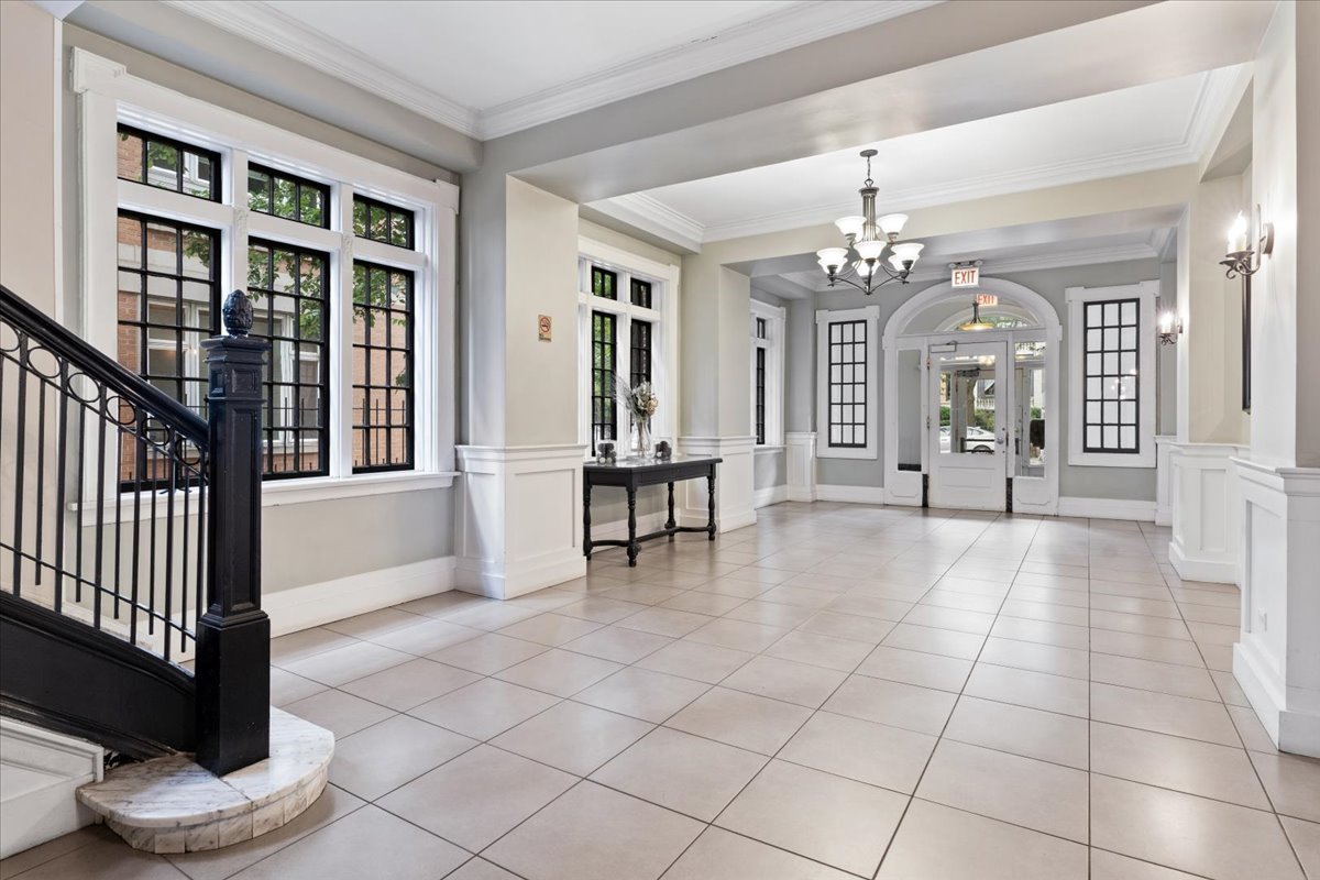 4144 N Sheridan Road #407, Chicago, IL 60613
