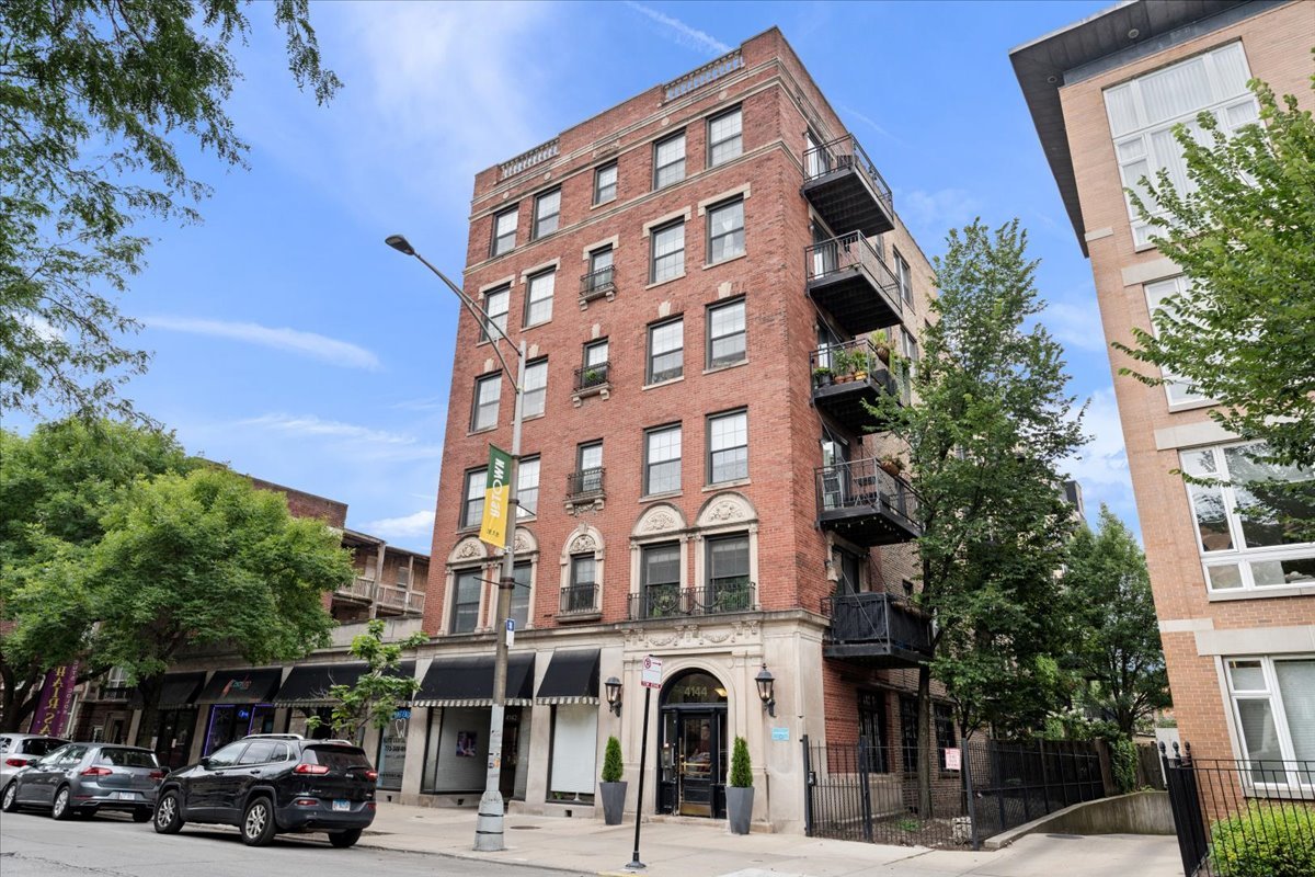 4144 N Sheridan Road #407, Chicago, IL 60613