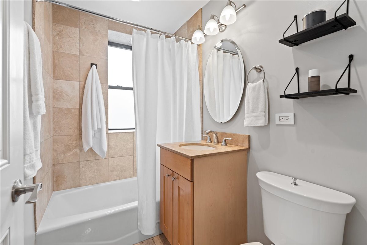 4144 N Sheridan Road #407, Chicago, IL 60613