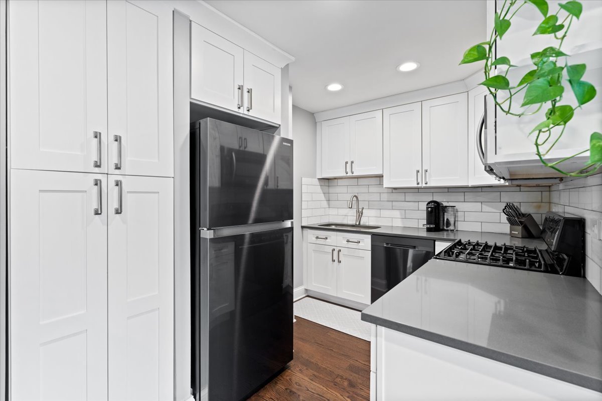 4144 N Sheridan Road #407, Chicago, IL 60613