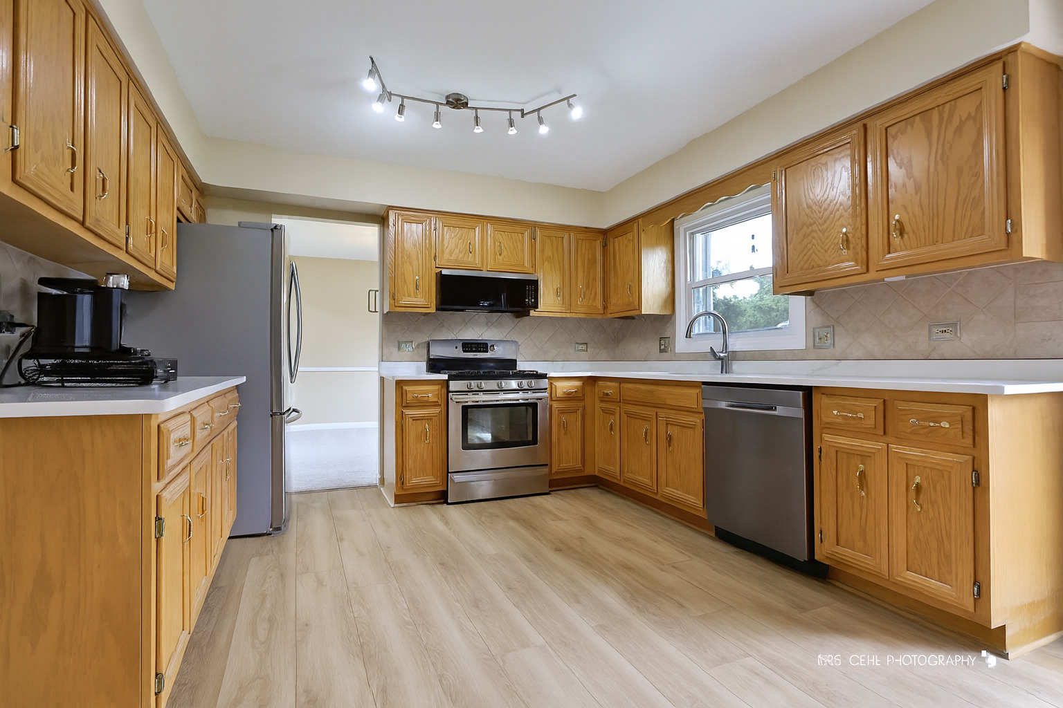 446 Windsor Drive, Oswego, IL 60543