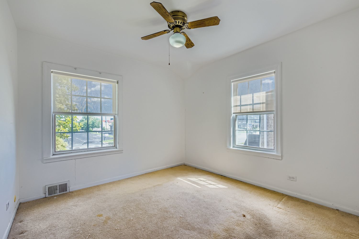 5943 W Touhy Avenue, Chicago, IL 60646