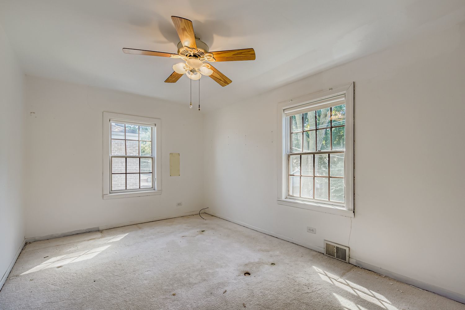 5943 W Touhy Avenue, Chicago, IL 60646
