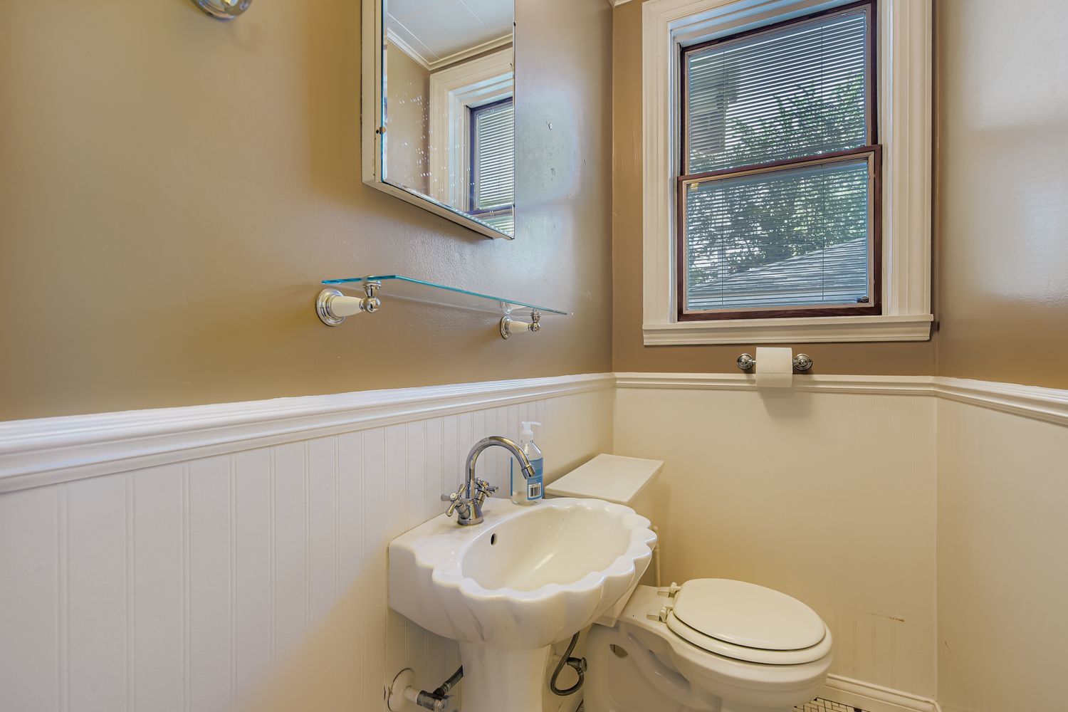 5943 W Touhy Avenue, Chicago, IL 60646