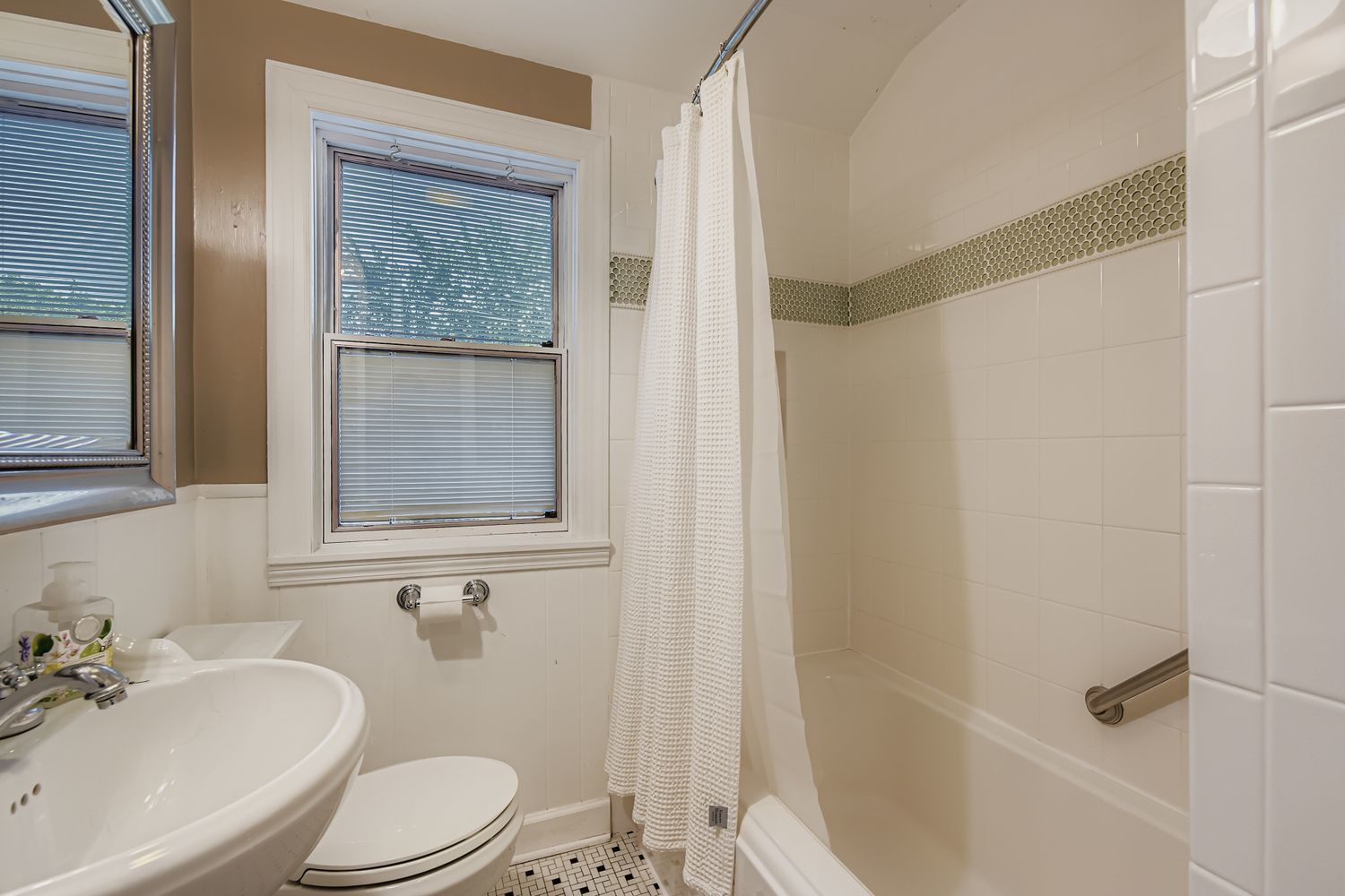5943 W Touhy Avenue, Chicago, IL 60646