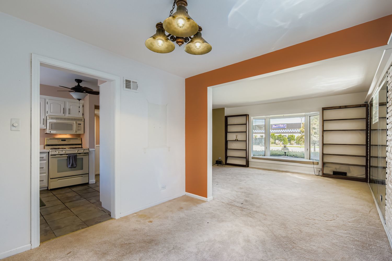 5943 W Touhy Avenue, Chicago, IL 60646