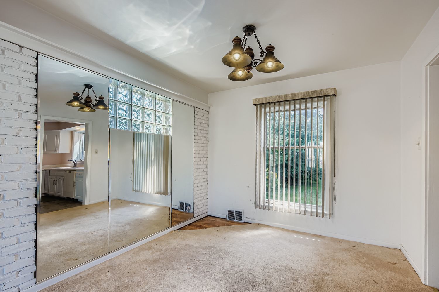 5943 W Touhy Avenue, Chicago, IL 60646