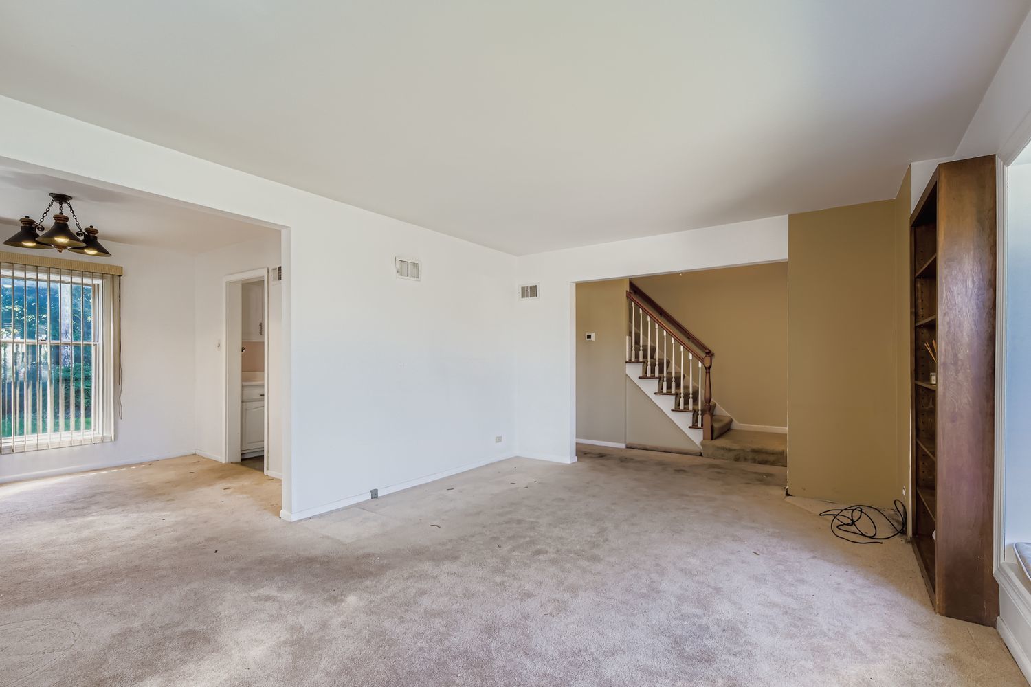 5943 W Touhy Avenue, Chicago, IL 60646