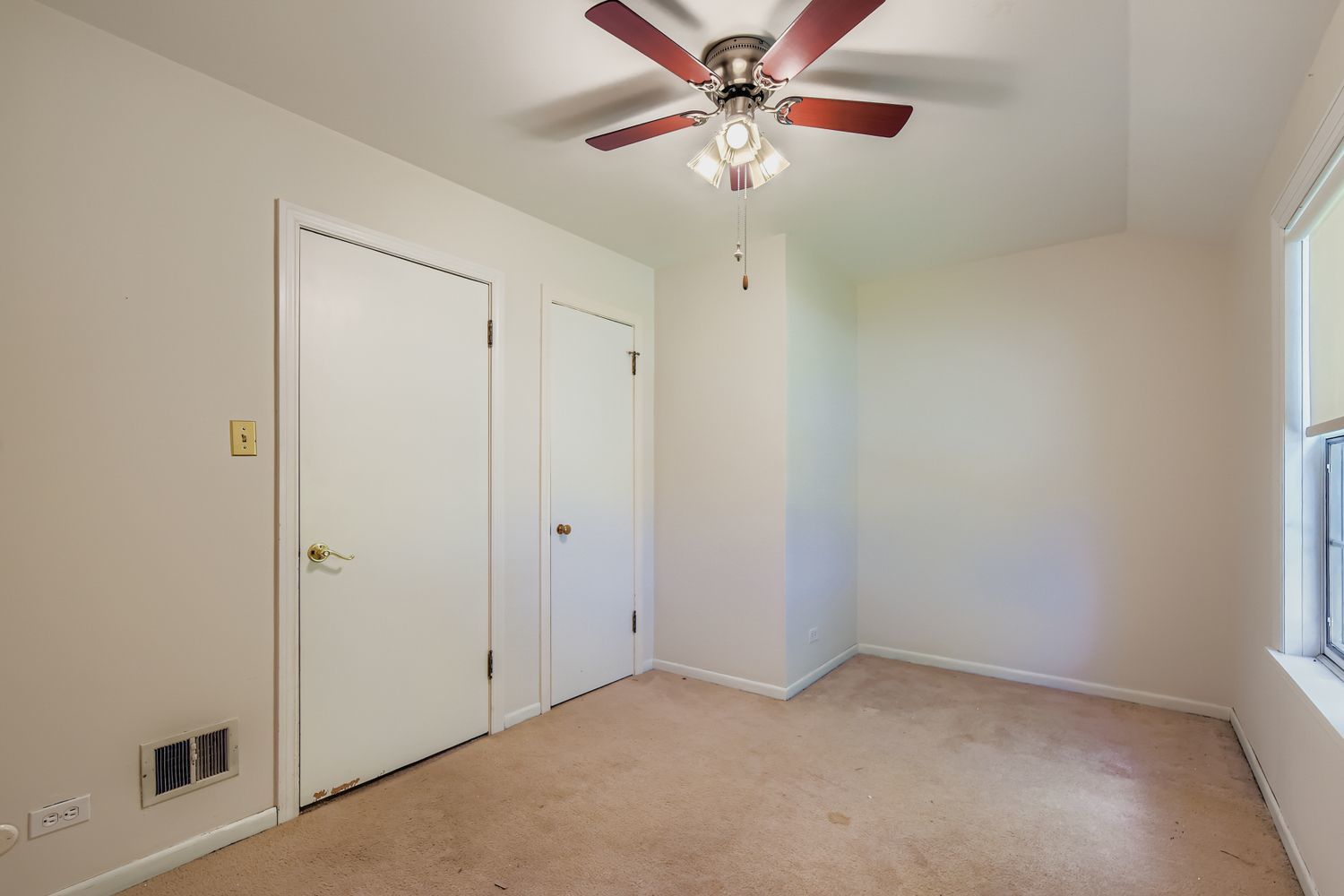 5943 W Touhy Avenue, Chicago, IL 60646