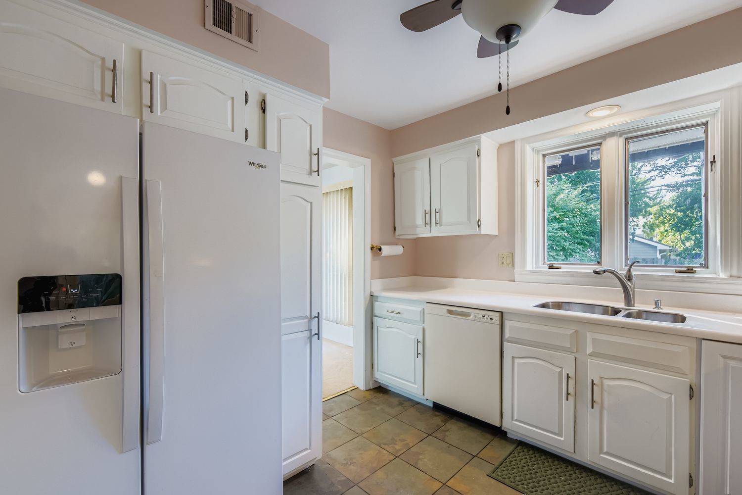 5943 W Touhy Avenue, Chicago, IL 60646