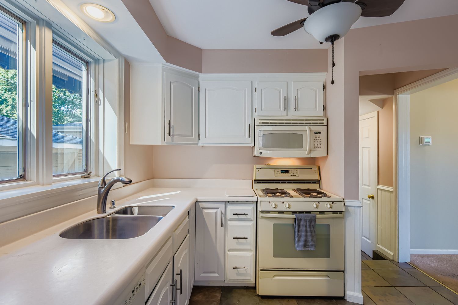 5943 W Touhy Avenue, Chicago, IL 60646