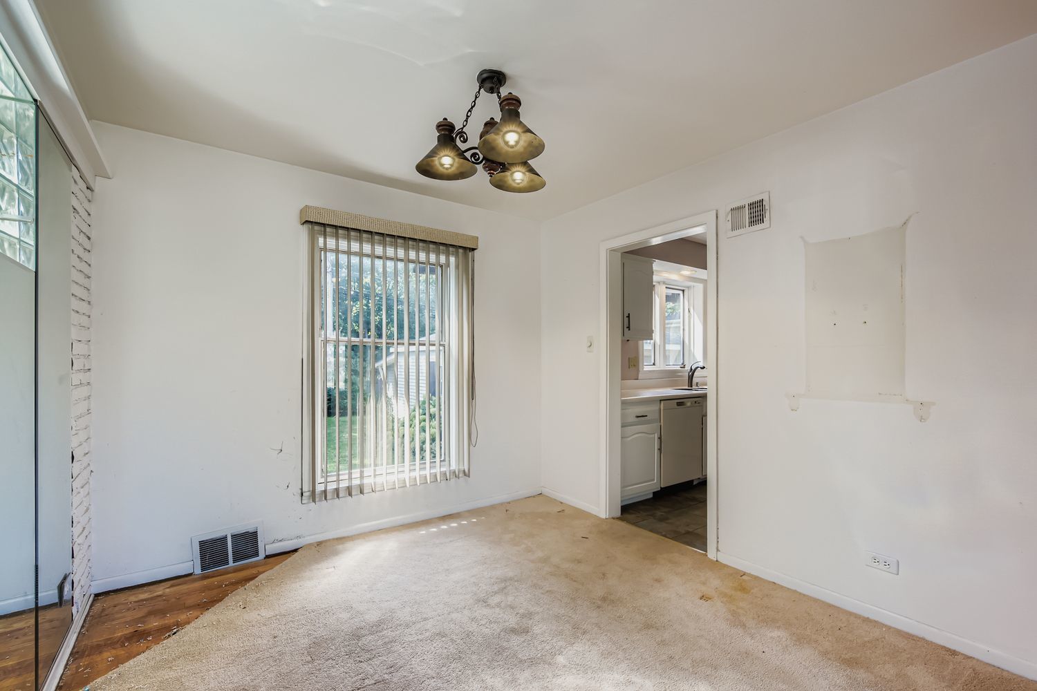 5943 W Touhy Avenue, Chicago, IL 60646