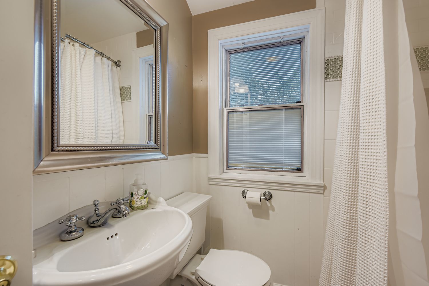 5943 W Touhy Avenue, Chicago, IL 60646