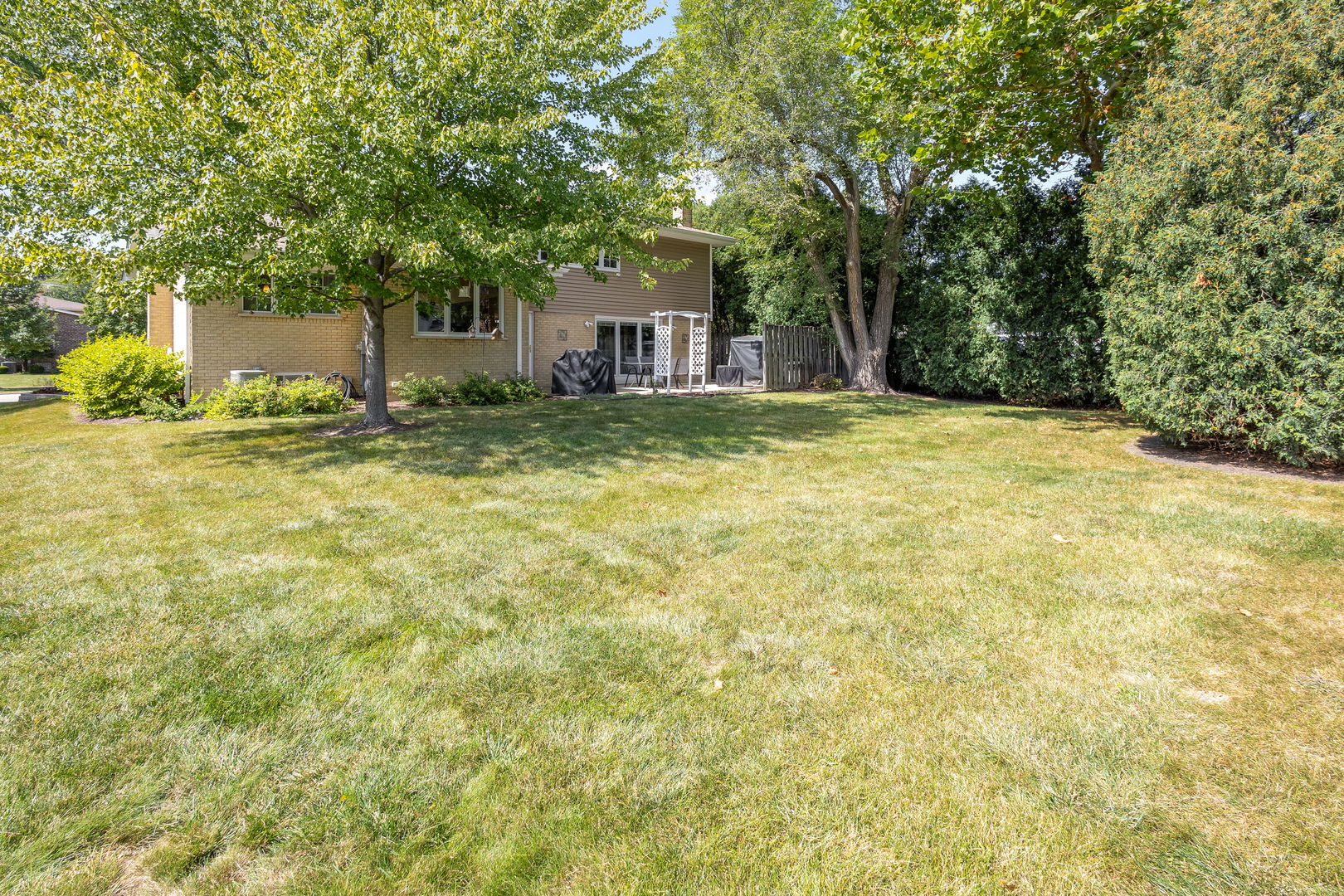 421 Summit Drive, Schaumburg, IL 60193