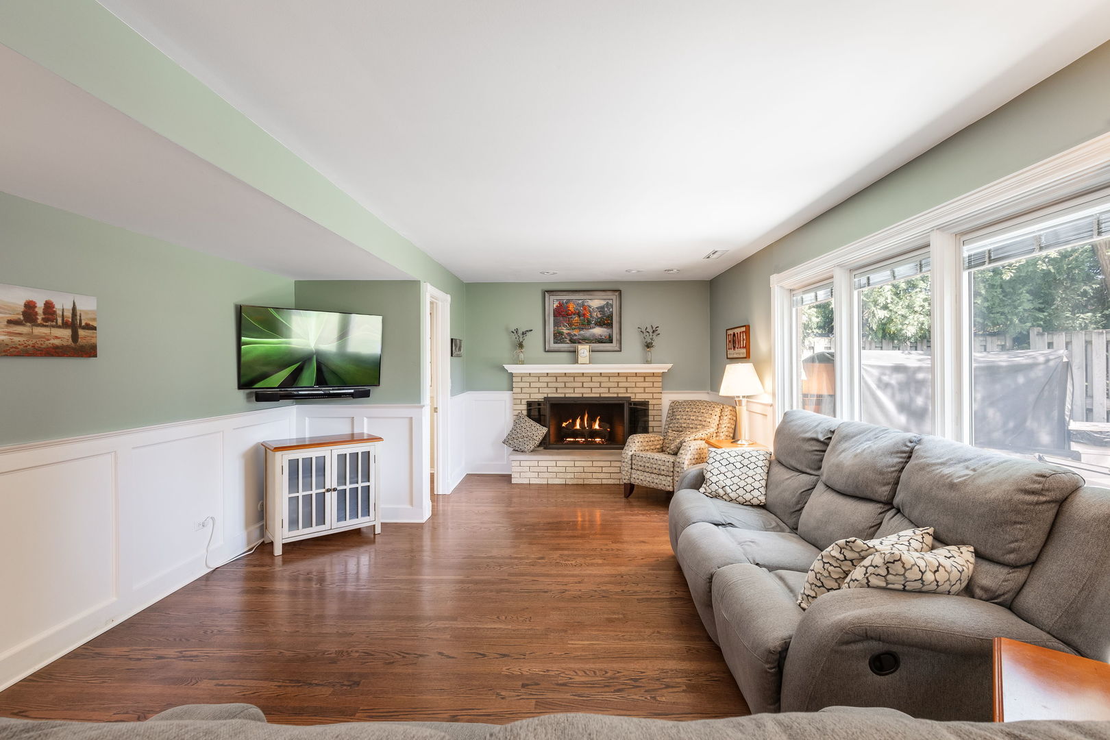 421 Summit Drive, Schaumburg, IL 60193