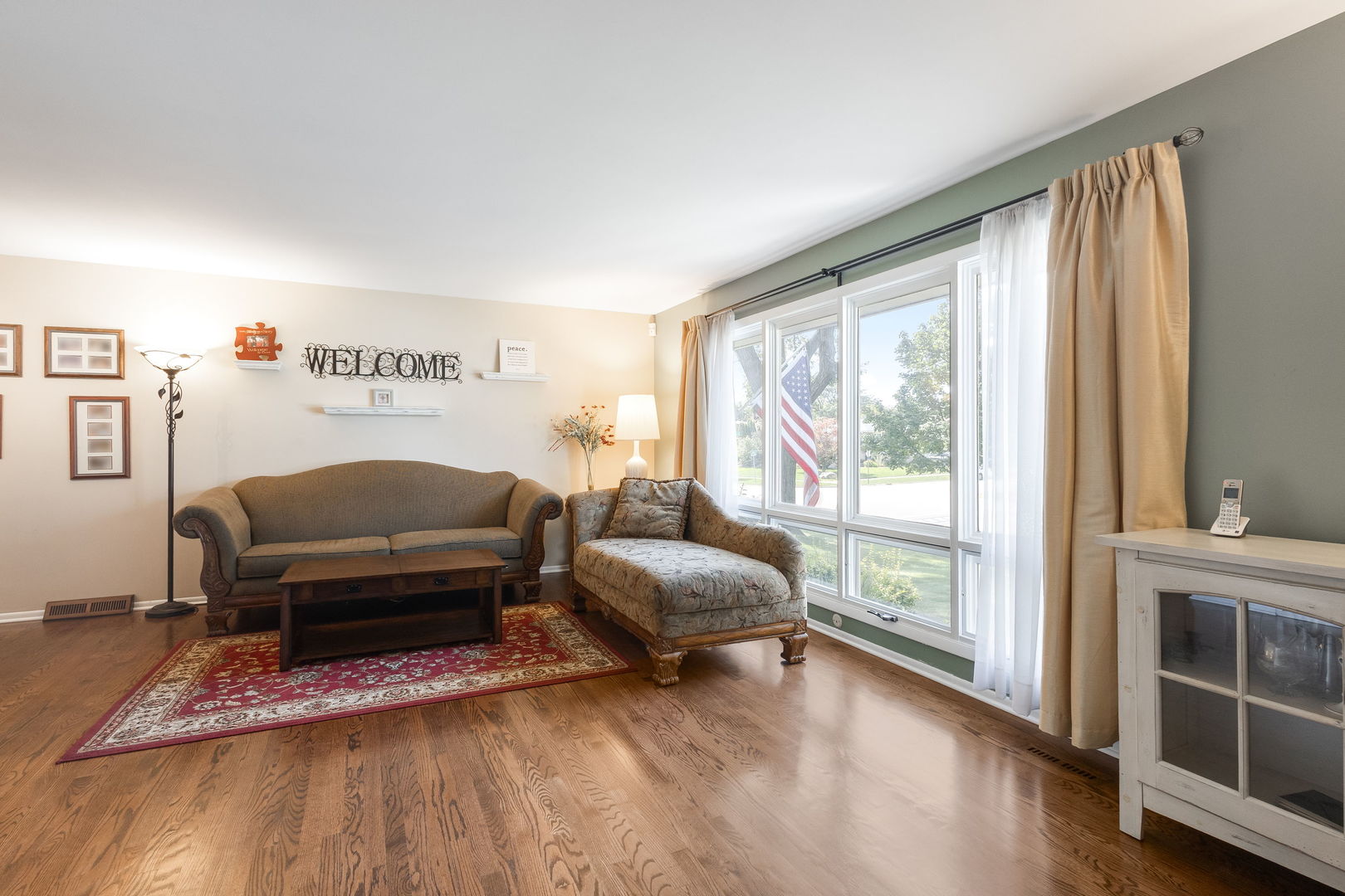 421 Summit Drive, Schaumburg, IL 60193